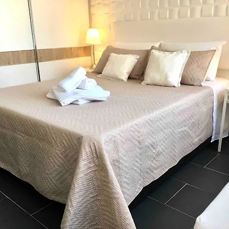 Comfortable In 43 M² Air Conditioned *